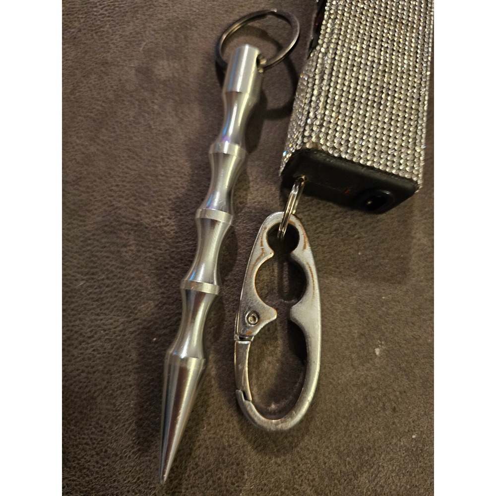 Guard dog womens safety set tested works Glittery self defense protection - Picture 4 of 4